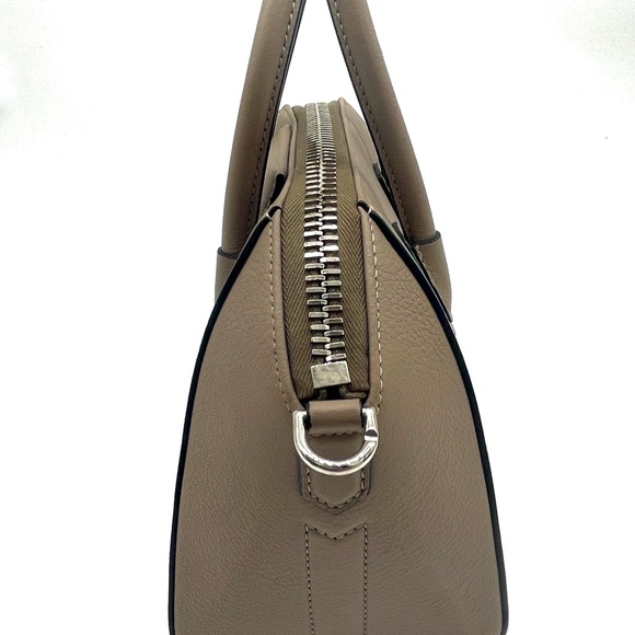 Givenchy Antigona Mini Bag - Picture 4 of 8